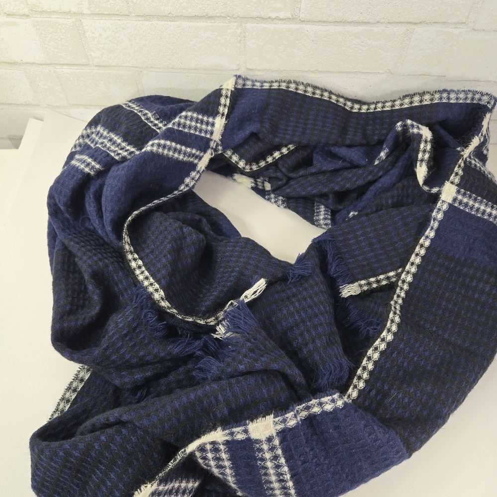 Echo blanket scarf